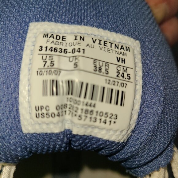 Nike Air Women’s Athletic Shoes – White/Grey/Blue - EUC - Picture 14 of 14